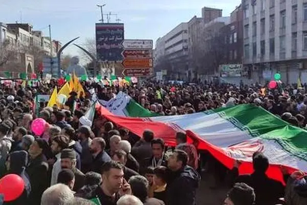 قطعنامه پایانی راهپیمایی سراسری یوم‌الله ۲۲ بهمن: هرگونه جسارت، اهانت یا تعرض به رهبر ایران را تعرض به هویت، عزت و اراده ملت ایران می‌دانیم/اکنون زمان هم افزایی میدان و دیپلماسی است، سربازان هر دو عرصه،فرزندان ملت و مورد حمایت صد درصد ملت هستند