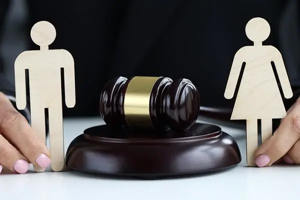 درخواست طلاق به خاطر سوء‌استفاده‌های شوهر