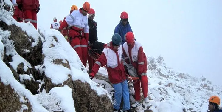 نجات جان کوهنورد مفقود در اشتهارد به کمک پلیس ۱۱۰