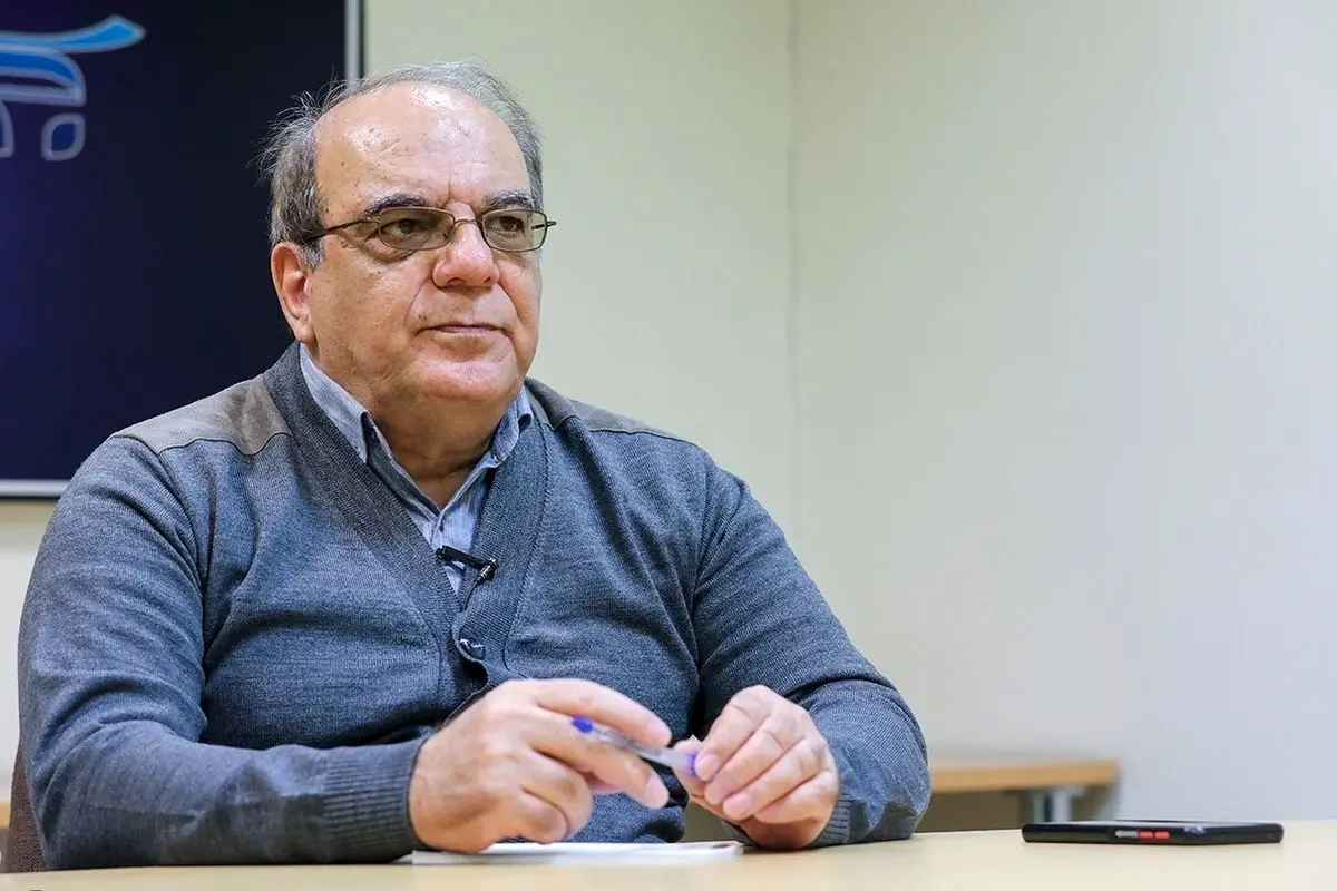 درخواست عباس عبدی از رئیس دستگا قضا: نظر خود را درباره بازگرداندن عفوشدگان به زندان شفاف اعلام کند