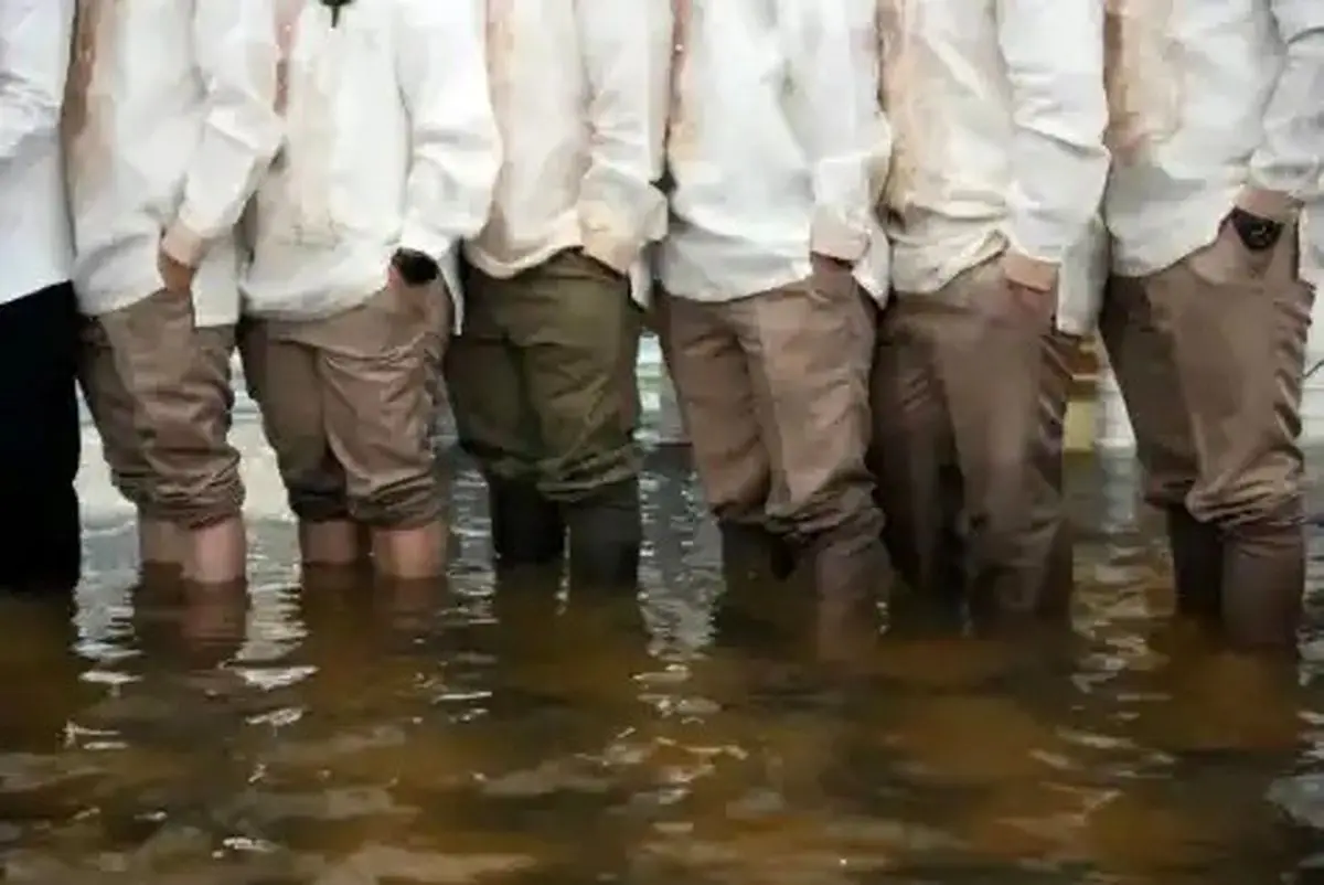 در فیلپیین مدعوین با پاچه‌های بالا زده در عروسی شرکت کردند!