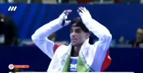 ببینید| احترام نظامی ابوالفضل زندی در برابر پرچم ایران پس از کسب مدال طلا