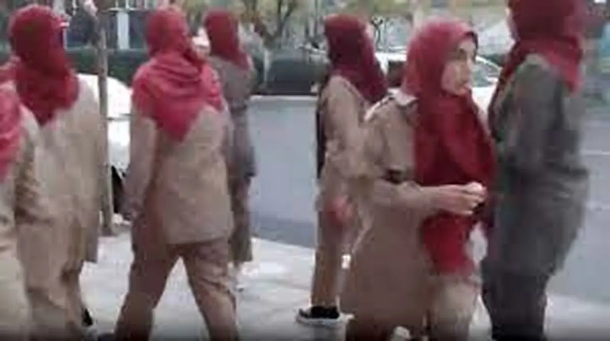 اعتراض روزنامه دولت به سازمان اوج به خاطر رژه زنان سازمان مجاهدین در خیابان‌های تهران!