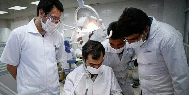 واکنش عباس عبدی به الزام وثیقه برای خروج دانشجویان پزشکی از کشور + متن سند
