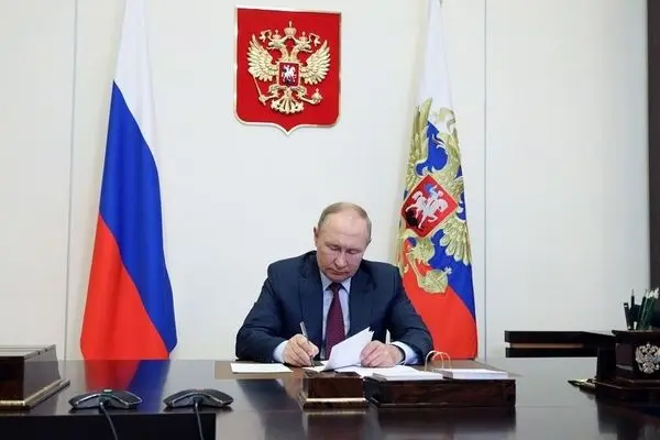 پوتین: طرح ۲۸ بندی آمریکا می‌تواند به عنوان پایه‌ای برای توافق‌های آینده مورد استفاده قرار گیرد/ اگر  اوکراین از سرزمین ما عقب‌نشینی نکنند، این کار را با ابزار‌های نظامی محقق خواهیم کرد