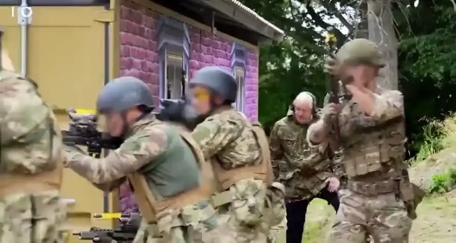 حضور بوریس جانسون در تمرینات نظامی اوکراین+ ویدئو