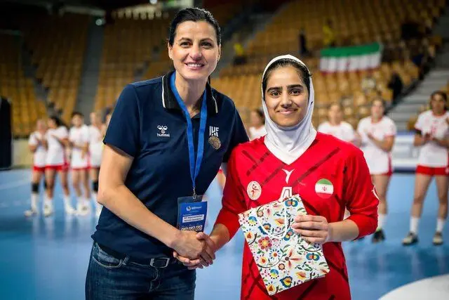دختر هندبال ایران برترین بازیکن دیدار ایران و تونس شد