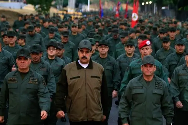 رئیس جمهور ونزوئلا: از نخستین ساعات صبح همه مردم و نیروهای نظامی برای دفاع از کشور بسیج شوند