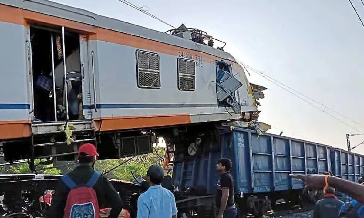 وقوع حادثه مرگبار در هند؛برخورد یک قطار مسافربری سریع‌السیر با قطار باری/ تعداد کشته‌ها اعلام شد