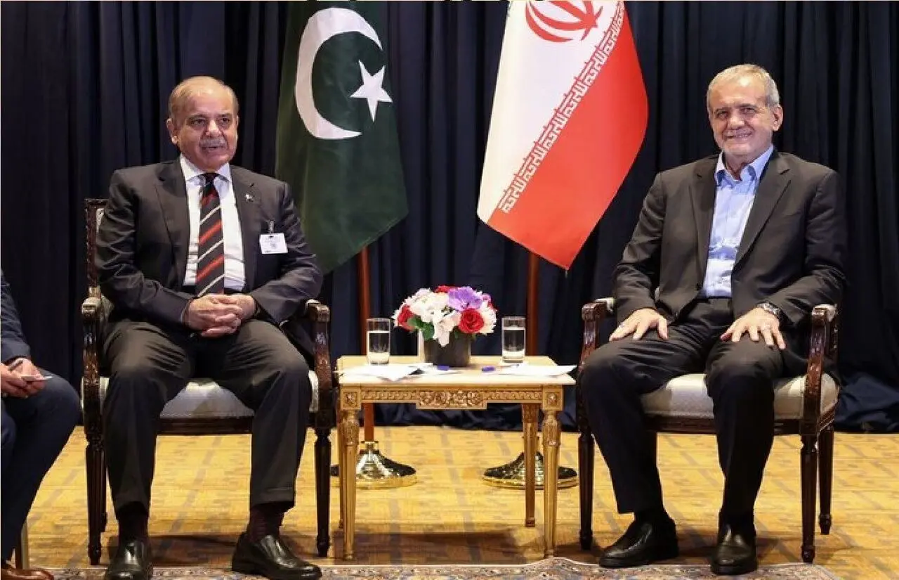 استقبال رسمی پزشکیان از نخست‌وزیر پاکستان