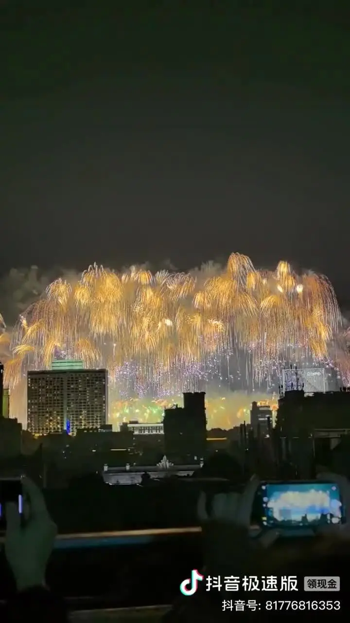 ببینید | آتش‌بازی جذاب و خارق‌العاده سال نوی چینی در گوانگژو