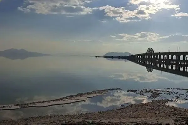 دریاچه ارومیه در آب می‌ماند؟