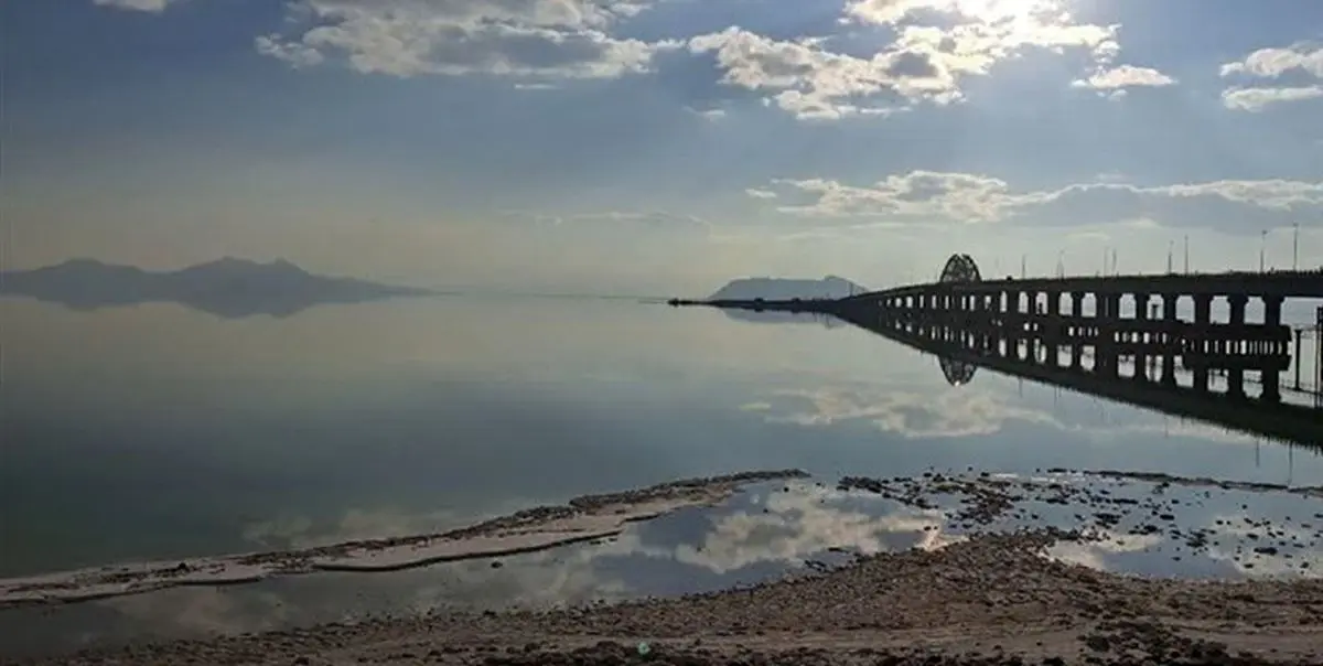  برای احیای دریاچه ارومیه باید ساخت سدها را متوقف کنند