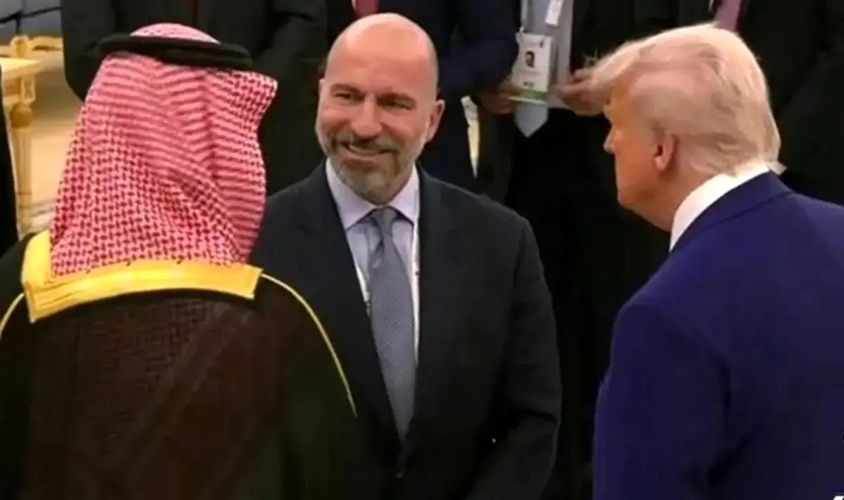 اظهارات ترامپ درباره «دارا خسروشاهی» مدیرعامل ایرانی‌تبار «اوبر»: ایرانی‌ها مذاکره‌کنندگان خوبی هستند، اما سرسخت‌اند؛ بهتر است «دارا»  برای مذاکره با آنها بفرستیم بهتر باشد، ایده خوبی‌ست