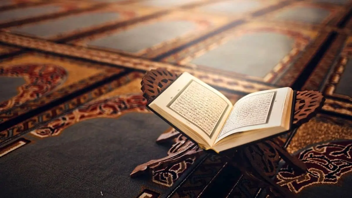 وقتی مردم قرآن‌ها را به مساجد پس می‌آورند؛ نسل جدید با دین بیگانه شده