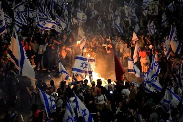 ببینید | تظاهرات عجیب معترضین نتانیاهو در تلاویو