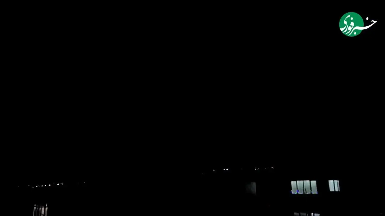 ببینید| لحظه دلهره‌آور اصابت رعد و برق به زمین در ایلام 