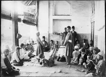تصاویر | مجازات زنان و مردان در ملاء عام دوره قاجار 