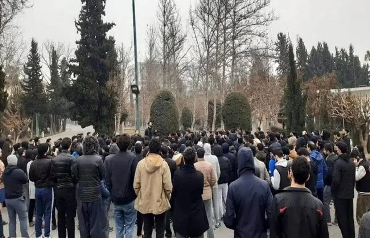 دبیر انجمن اسلامی دانشجویان دانشگاه تهران: در تجمع بزرگداشت امیرمحمد خالقی دانشجویان خواستار ورود دخترانی بودند که پشت نردهها تجمع کرده بودند؛ در نهایت، تعدادی از دانشجویان دختر توانستند وارد شوند