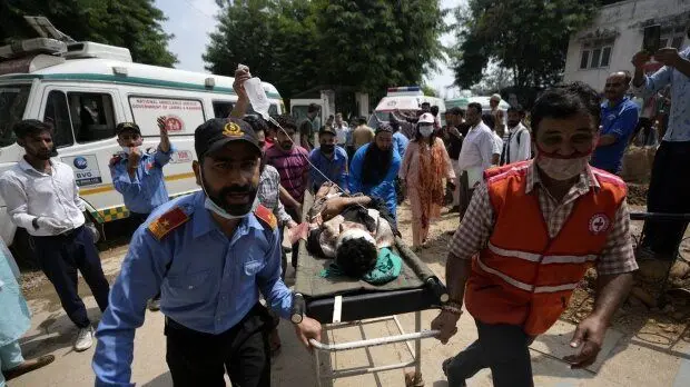 واژگونی مرگبار مینی‌بوس در کشمیرِ هند