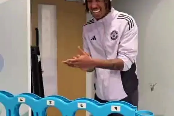 ببینید|  حرکتی خیرخواهانه از بازیکنان «منچستر یونایتد» پیش از کریسمس