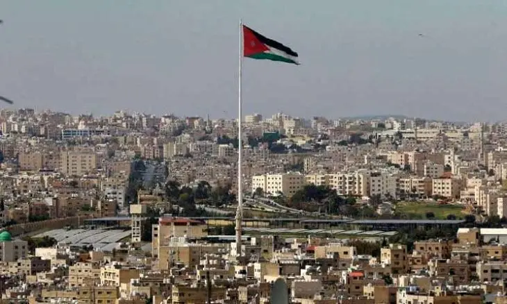 جمعیت عظیم اردنی نزدیک سفارت اسرائیل + عکس