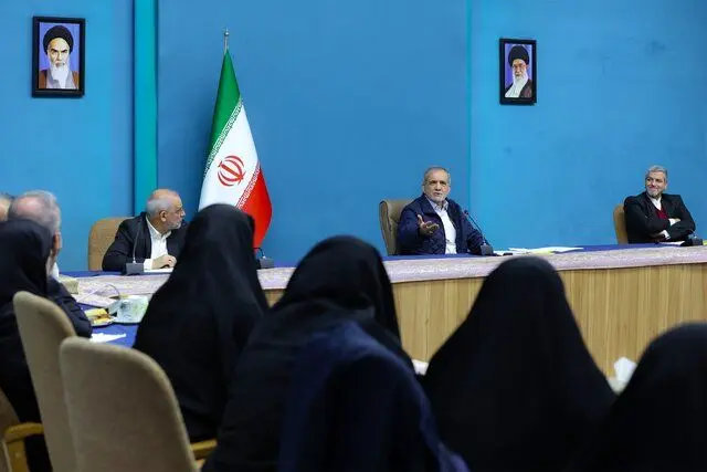 دیدار رئیس‌جمهور با اعضای فراکسیون امید مجلس دهم + عکس