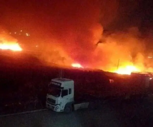 ادعای المیادین: 3 کامیون حامل مواد غذایی ایران در مرز سوریه هدف قرار گرفتند؛ کامیون‌ها حامل آرد و برنج بوده‌اند