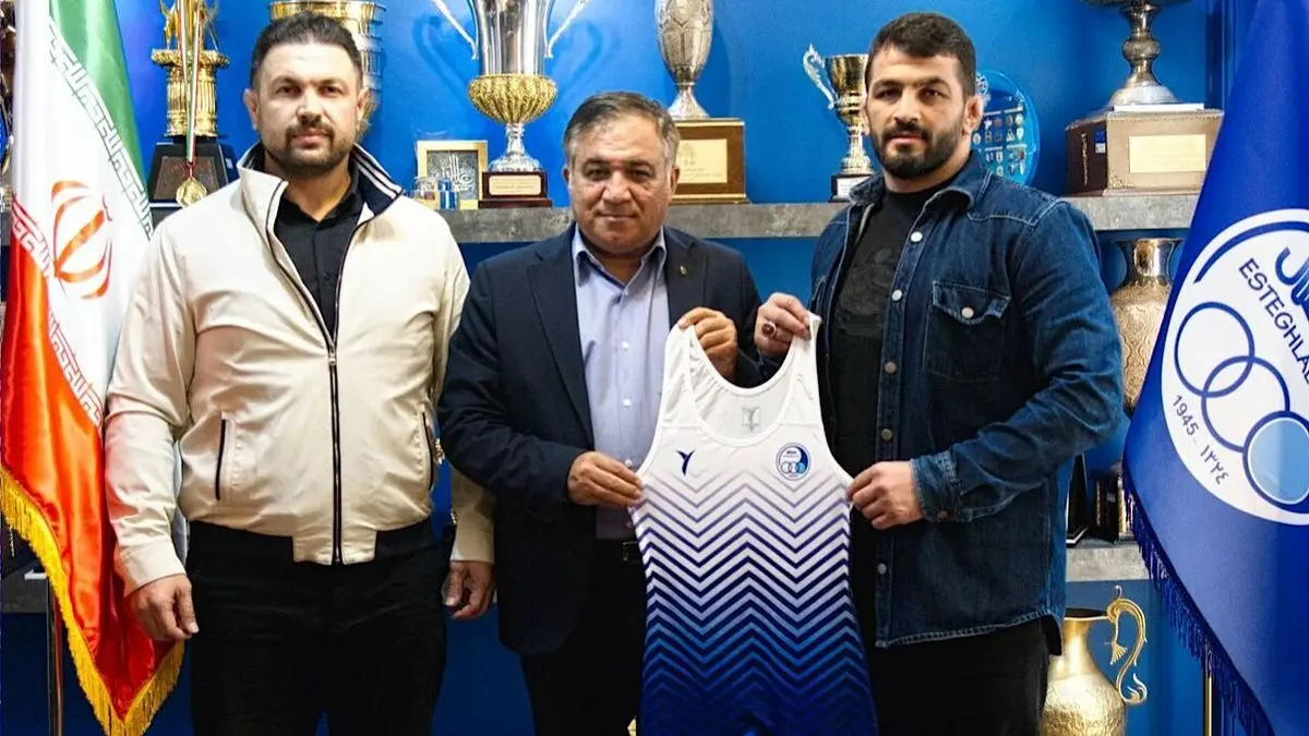 کشتی‌گیر پرافتخار کشورمان رسماً آبی پوش شد؛ استقلال پذیرای حسن یزدانی