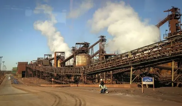 حمله آمریکا و اسرائیل به کارخانه‌های فولاد چه بر سر اقتصاد ایران می‌آورد؟