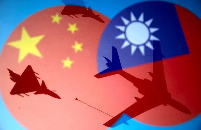چین به تایوان هشدار داد یا آمریکا؟/ ورود ۱۸ جنگنده چینی به منطقه شناسایی هوایی تایوان در آستانه سفر پلوسی