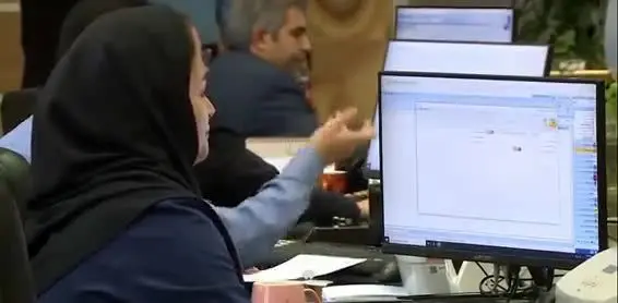 ببینید| خرید سهام سهامداران بانک آینده آغاز شد