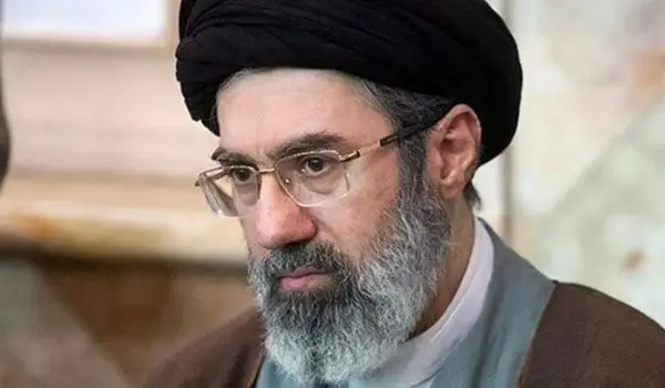  برای بنده تکیه زدن بر جائی که محل جلوس دو پیشوای عظیم‌الشان، خمینی کبیر و خامنه‌ای شهید بوده سخت است/ همچنان تنگه هرمز باید بسته بماند/ از انتقام خون شهیدان صرف‌نظر نخواهیم کرد/ باید حضور موثر  مورد مردم در صحنه به خصوص مراسم روز قدس مورد توجه باشد