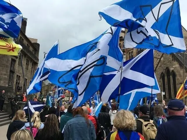 بالغ بر نیمی از اسکاتلندی‌ها موافق استقلال هستند
