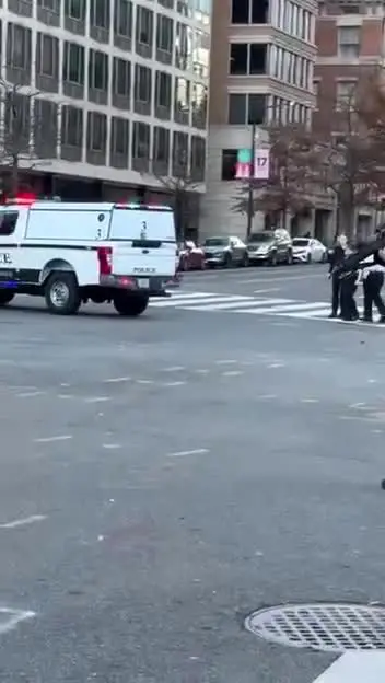 ببینید| جراحت اعضای گارد ملی آمریکا در تیراندازی نزدیک کاخ سفید