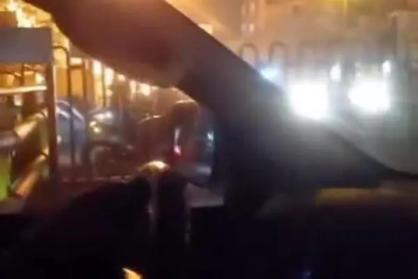 ببینید| تصاویری از آتش‌سوزی در بزرگراه یادگار امام/ خسارت به ۴ خودرو و ۳ منزل مسکونی