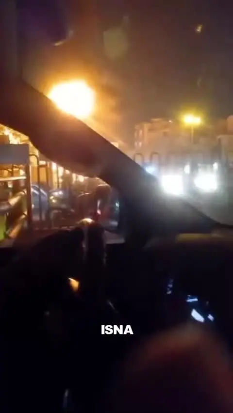 ببینید| تصاویری از آتش‌سوزی در بزرگراه یادگار امام/ خسارت به ۴ خودرو و ۳ منزل مسکونی
