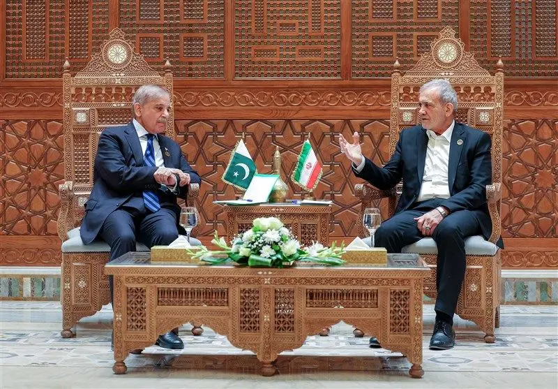 استقبال رسمی شهباز شریف از پزشکیان در اسلام‌آباد