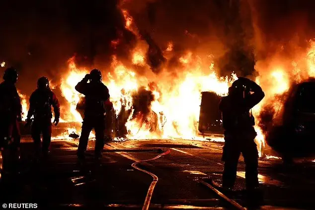 ویدئو | بزرگترین کتابخانه شهر مارسی⁩ فرانسه در آتش سوخت