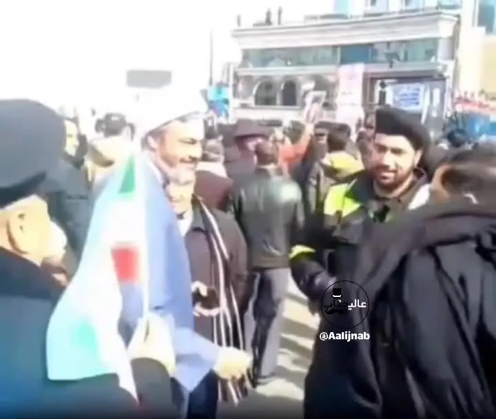 ببینید| شعاری عجیب در راهپیمایی دیروز تهران: ما پلیسو بوس می‌کنیم، دشمنو مایوس می‌کنیم!» 