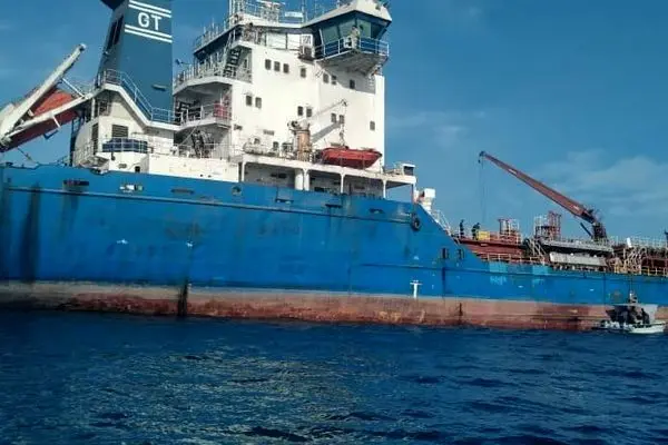 تصاویری از نفت‌کش خارجی توقیف شده به علت حمل ۶ میلیون لیتر سوخت قاچاق + عکس