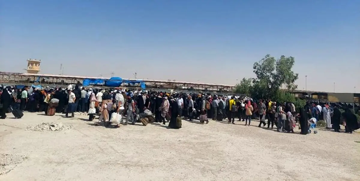 ازدحام جمعیت زوار کربلا در مرز مهران به دلیل کارشکنی طرف عراقی