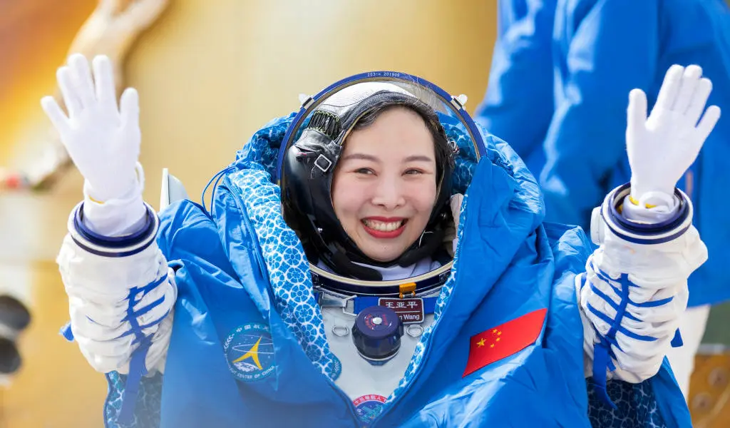 چین برای رفتن به فضا دنبال داوطلب می‌گردد