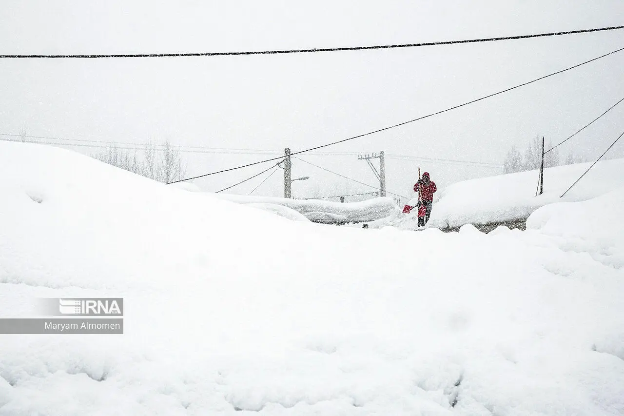 عکس | این شهر ایران زیر برف دفن شد