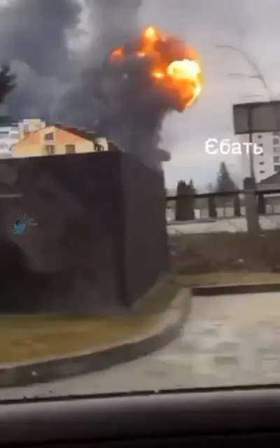 لحظه موشک‌باران فرودگاه ایوانو فرانکیفسک اوکراین+ ویدئو