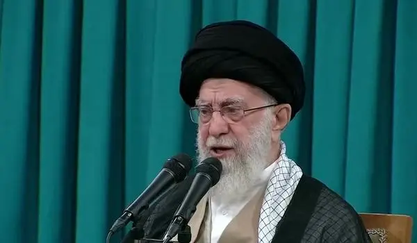 رهبر انقلاب: حفظ امنیت، حرمت و کرامت از حقوق اصلی زنان است و بر خلاف سرمایه‌داری غرب که کرامت زن را لگدمال می‌کند، اسلام بر رعایت کامل احترام زن تأکید دارد/ مهمترین حق و نیاز زن در خانه محبت همسر است