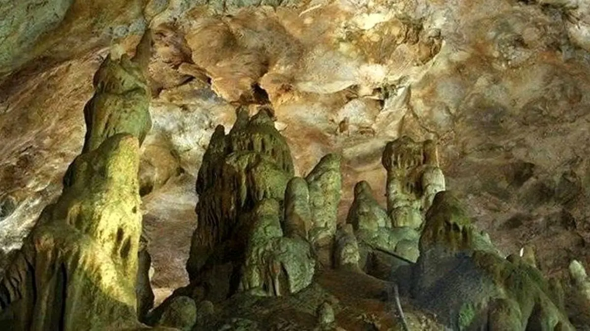 کشف یک غار جدید در ایلام؛ این غار در جریان تعریض مسیر ایلام – مهران به صورت اتفاقی کشف شده است