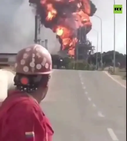 ببینید | انفجار مهیب در تاسیسات نفتی ونزوئلا