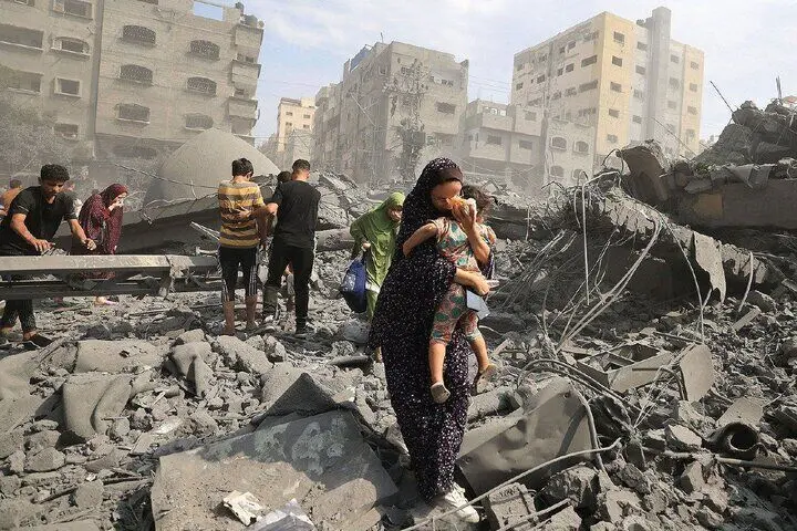 آفرین کیهان بر «زنان عفیف غزه»؛ زنی که خانه‌اش در غزه بمباران شده می‌گوید خوبم تا کسی به او دست نزند!