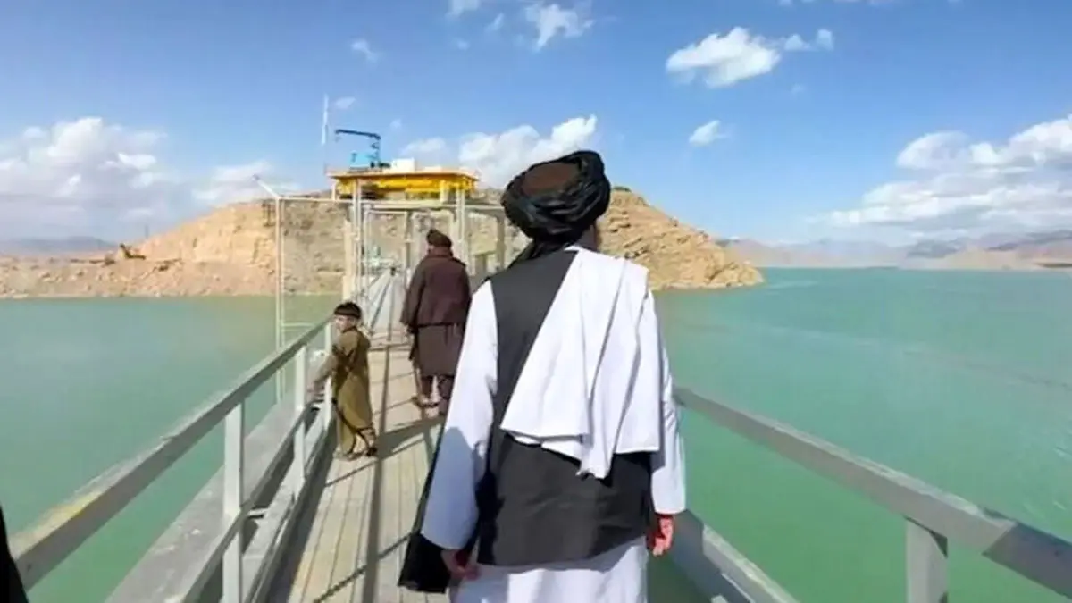 معاون وزارت کار: طالبان برخی افراد مهاجر را قبول نمیکنند؛ میگویند از کجا بدانیم این فرد افغانی است